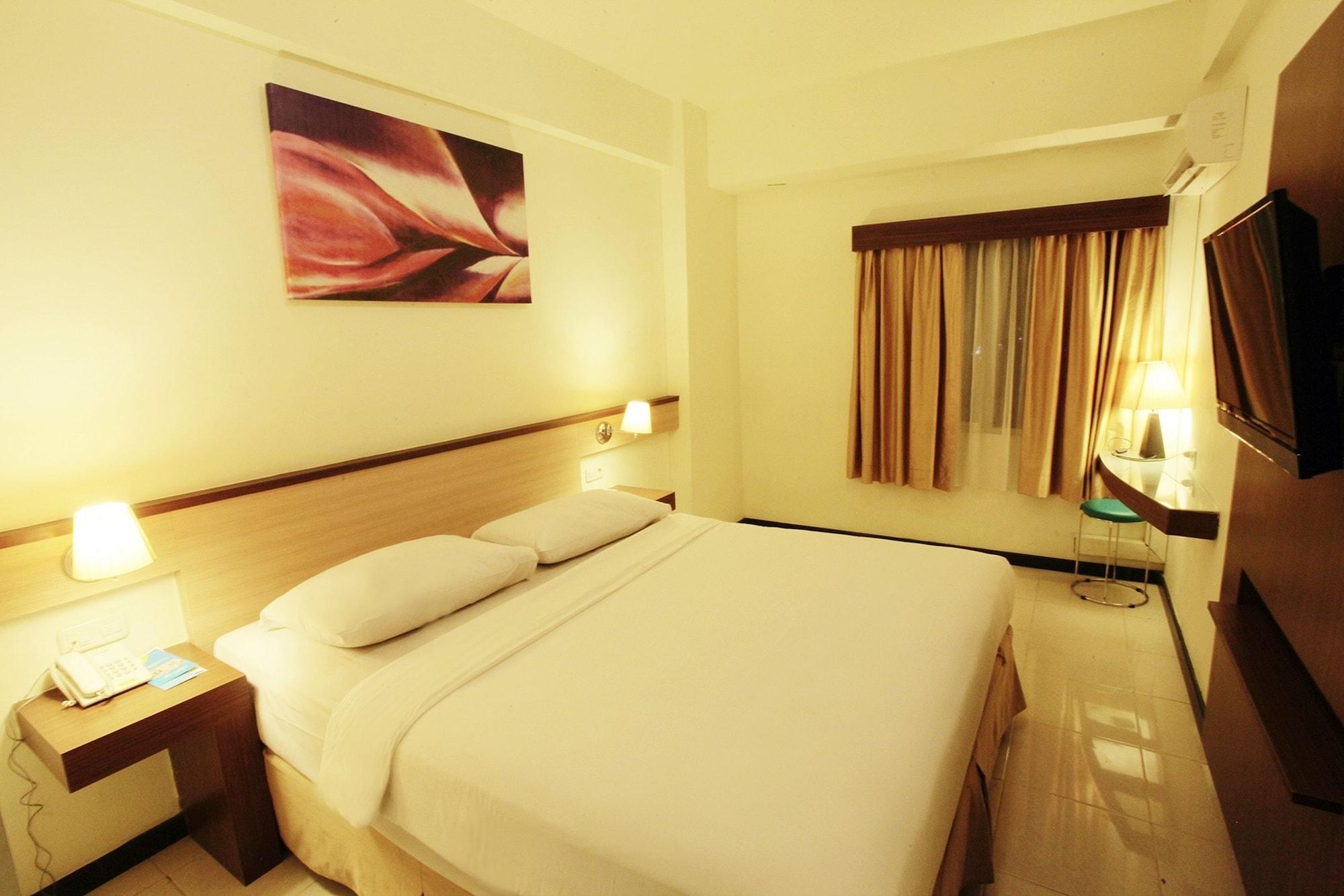 Everyday Smart Hotel - Malang Exteriör bild