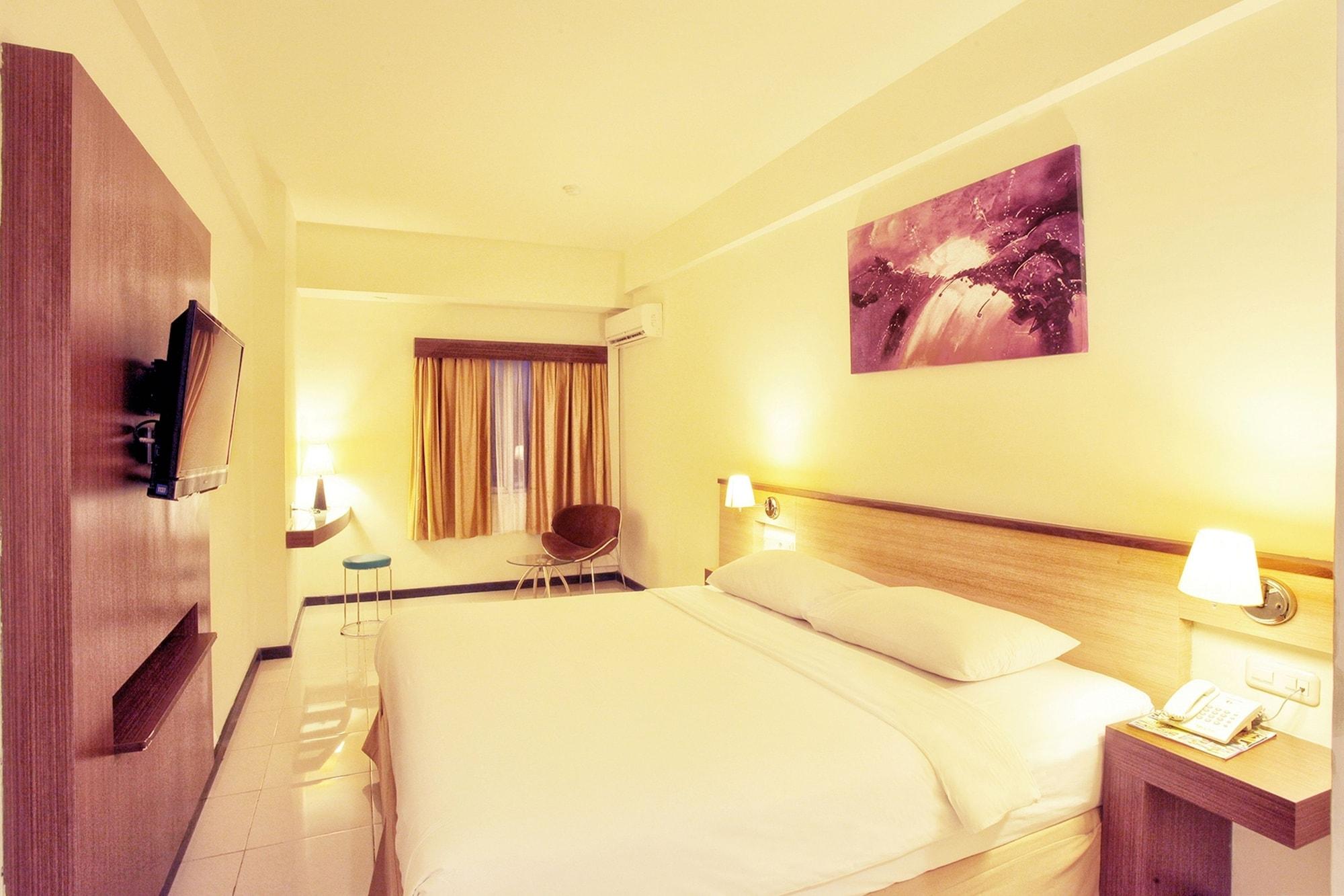 Everyday Smart Hotel - Malang Exteriör bild