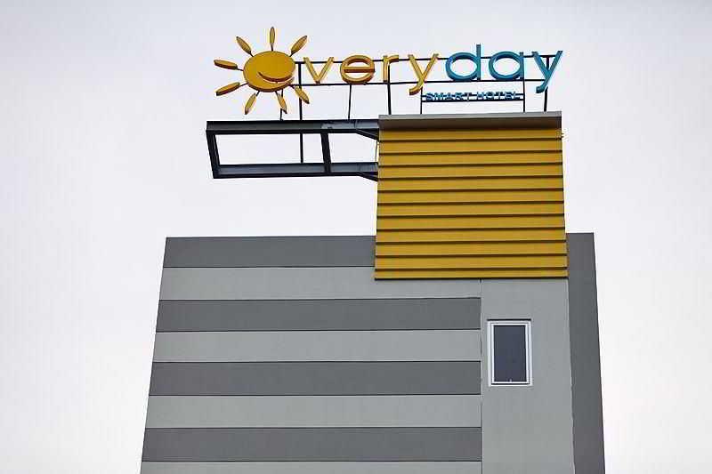 Everyday Smart Hotel - Malang Exteriör bild