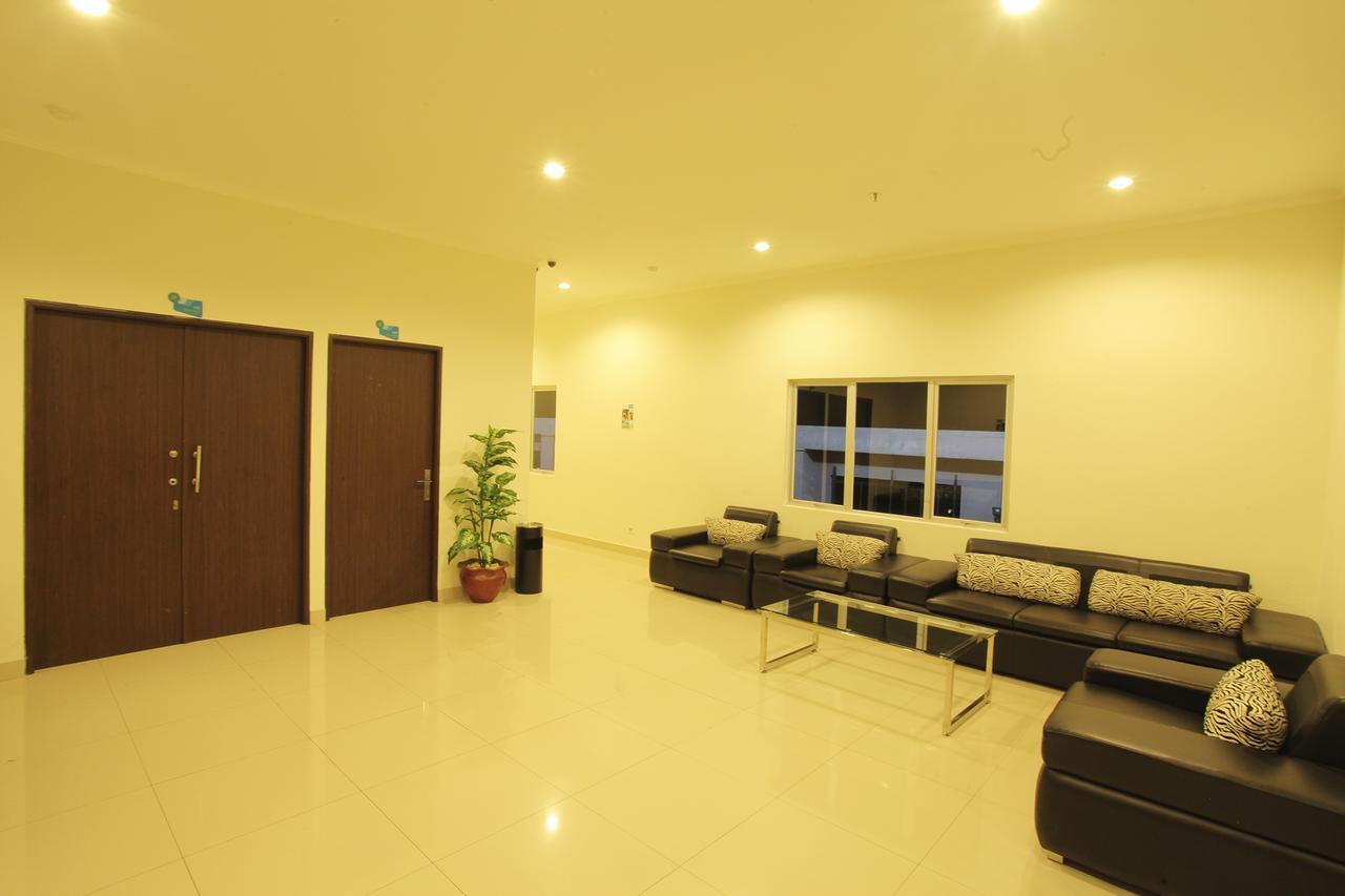 Everyday Smart Hotel - Malang Exteriör bild
