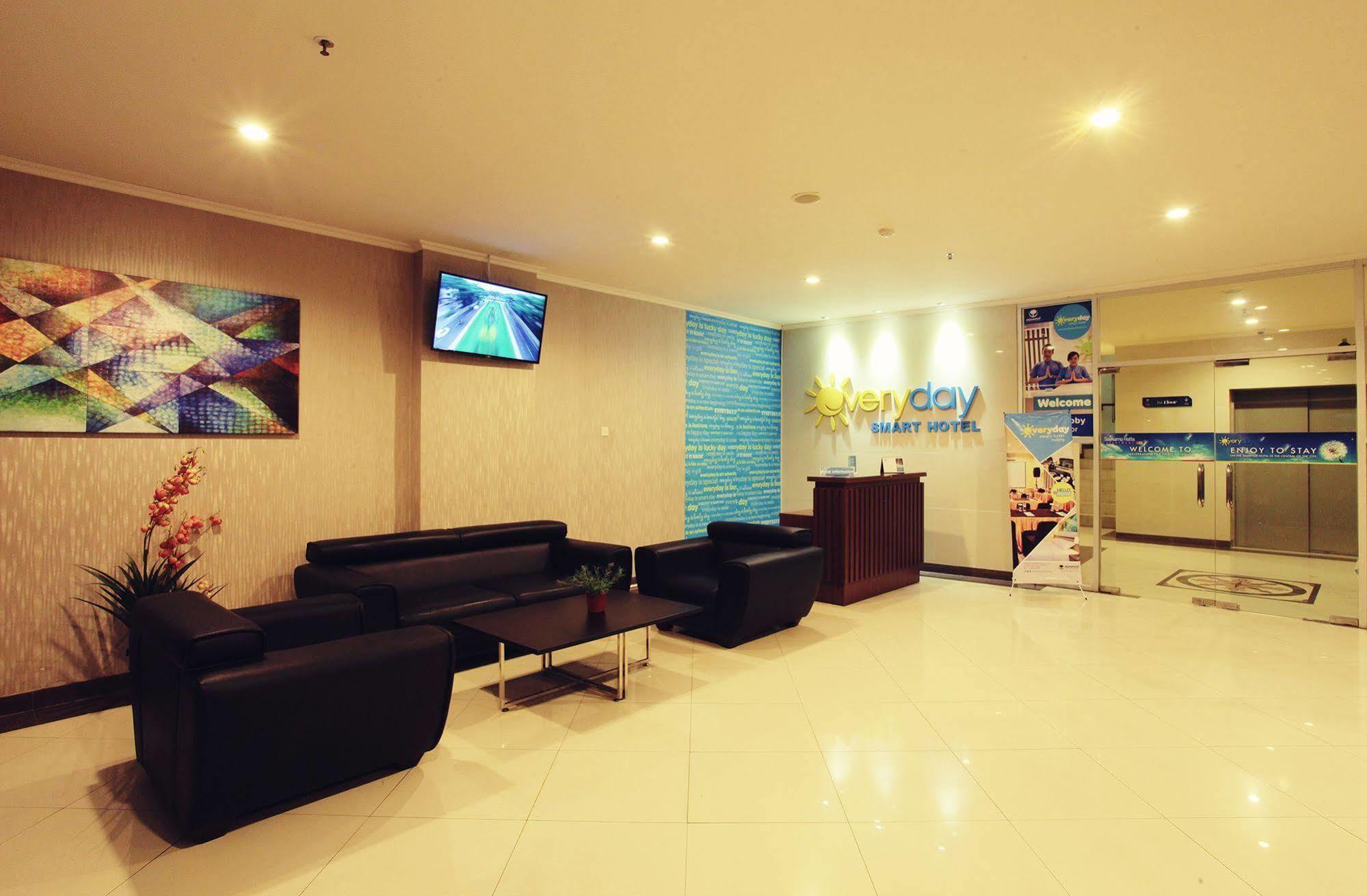 Everyday Smart Hotel - Malang Exteriör bild