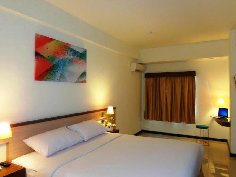Everyday Smart Hotel - Malang Exteriör bild