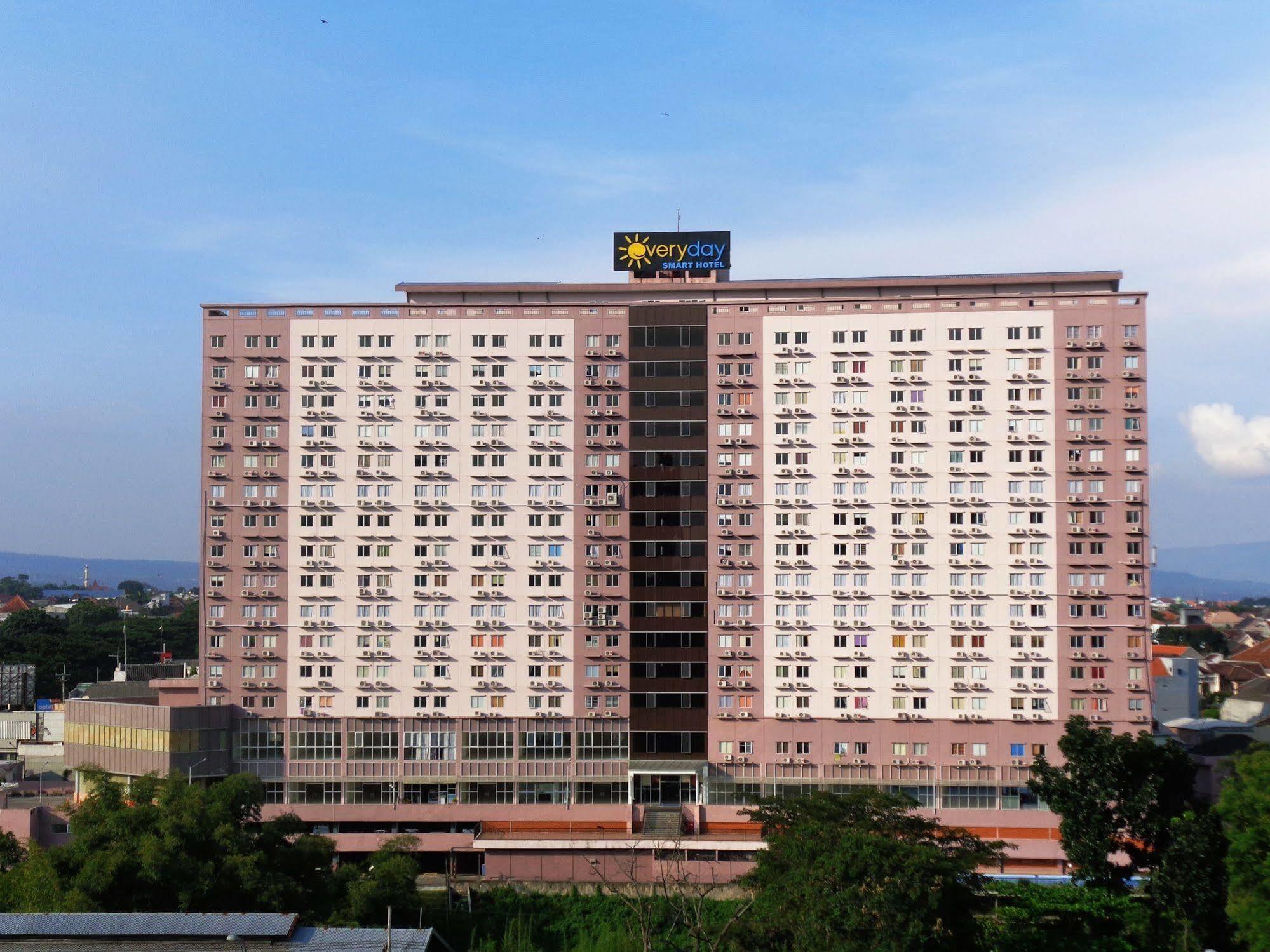 Everyday Smart Hotel - Malang Exteriör bild