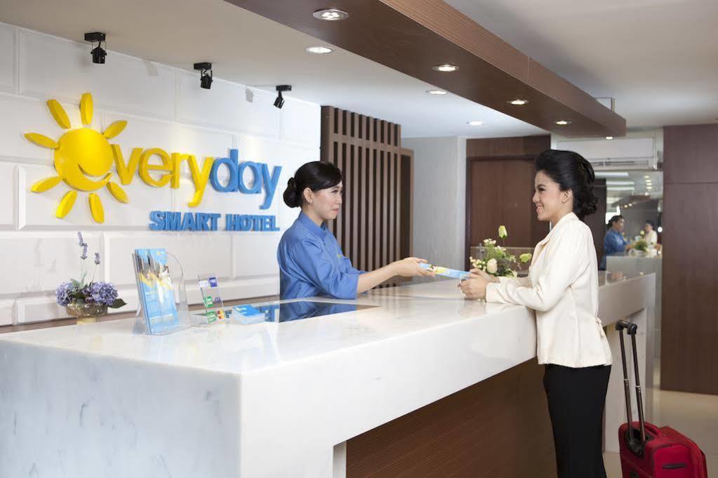 Everyday Smart Hotel - Malang Exteriör bild