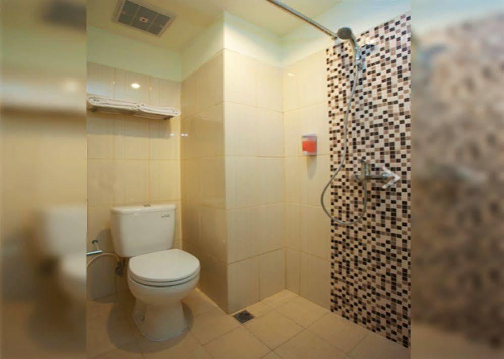 Everyday Smart Hotel - Malang Exteriör bild